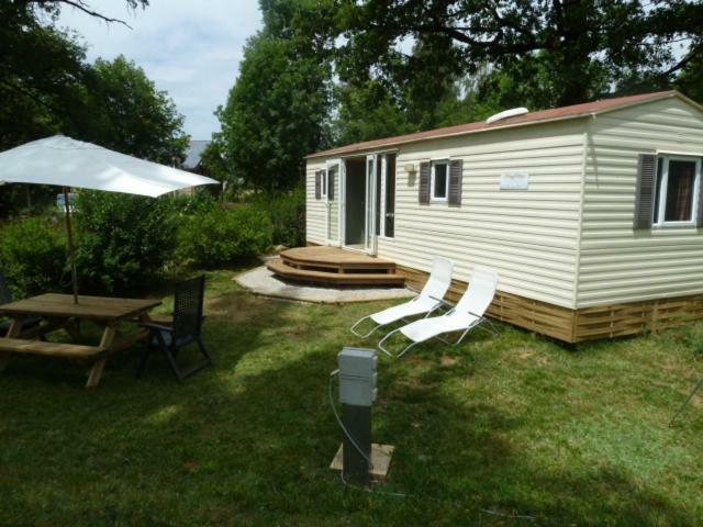 Camping Etang Du Camp Senergues Ngoại thất bức ảnh