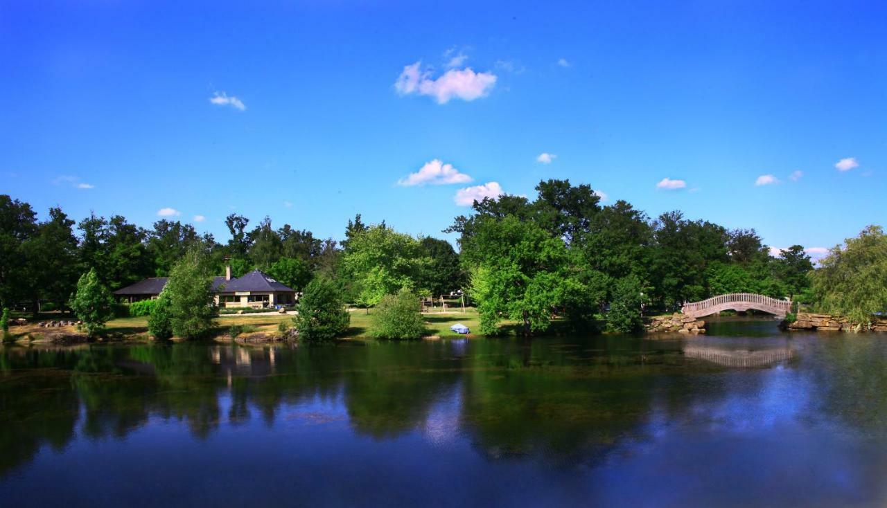 Camping Etang Du Camp Senergues Ngoại thất bức ảnh